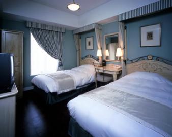montereylasoeurginza5.jpg