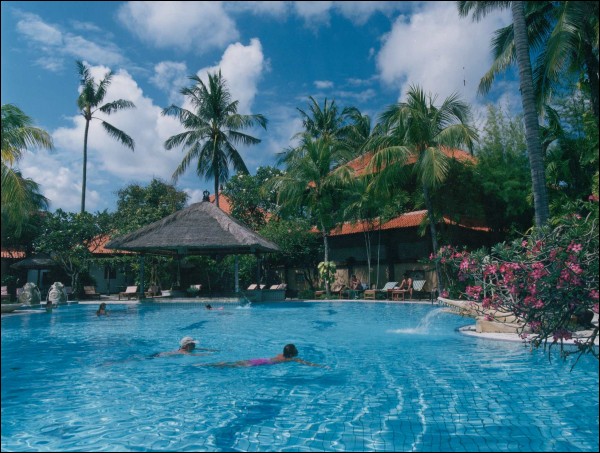 santika-beach-pool.jpg